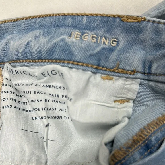 AEO Light Blue Women's Jeans - Picture 7 of 10